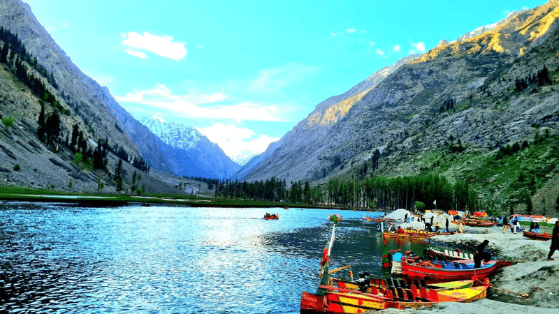 Kalam Valley in the Swat region is a magical place with a beautiful view of green mountains, trees and rivers.